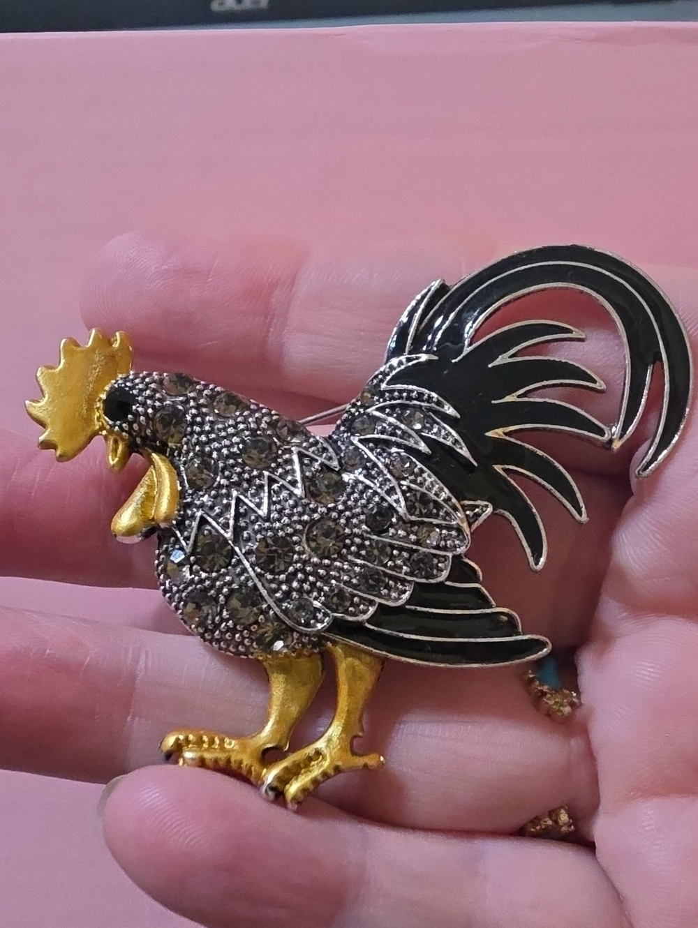 A94- Elegant Rooster Brooch Pin - Gold and Black